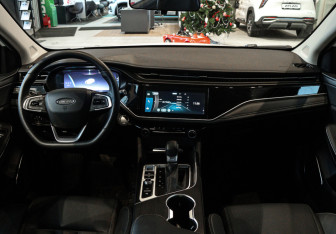 Подержанный автомобиль Omoda S5 2024 года (8 фото)