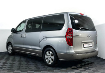Подержанный автомобиль Hyundai H-1 2015 года (7 фото)