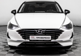 Подержанный автомобиль Hyundai Sonata 2020 года (2 фото)