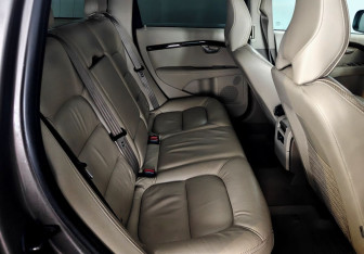 Подержанный автомобиль Volvo XC70 2011 года (10 фото)