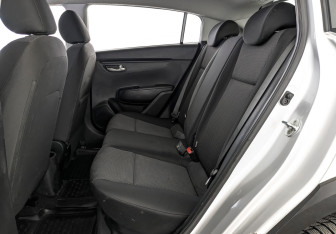 Подержанный автомобиль Kia Rio Hatchback 2021 года (17 фото)