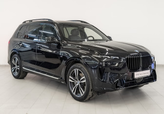 Подержанный автомобиль BMW X7 2022 года (3 фото)