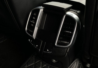 Подержанный автомобиль Porsche Cayenne 2015 года (26 фото)