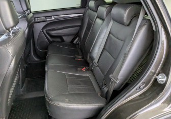 Подержанный автомобиль Kia Sorento 2011 года (12 фото)