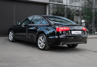 Подержанный автомобиль Audi A6 Sedan 2012 года (6 фото)