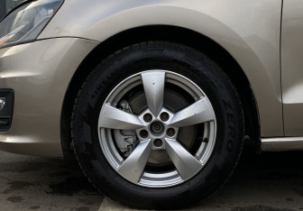 Подержанный автомобиль Volkswagen Polo Sedan 2018 года (9 фото)