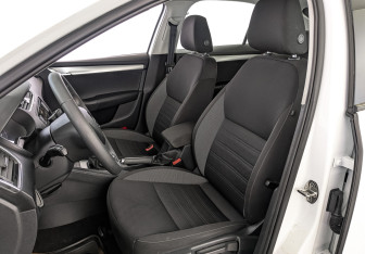 Подержанный автомобиль Skoda Octavia Liftback 2019 года (20 фото)