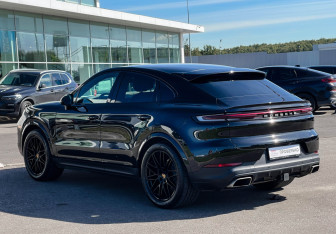 Подержанный автомобиль Porsche Cayenne 2023 года (7 фото)