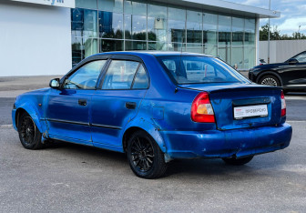 Подержанный автомобиль Hyundai Accent Sedan 2002 года (7 фото)