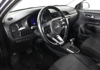 Подержанный автомобиль Kia Rio Sedan 2017 года (9 фото)