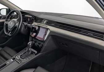 Подержанный автомобиль Volkswagen Passat Sedan 2019 года (12 фото)