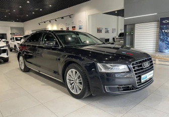 Подержанный автомобиль Audi A8 2015 года (3 фото)