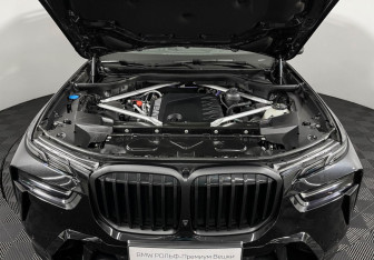 Подержанный автомобиль BMW X7 2024 года (10 фото)