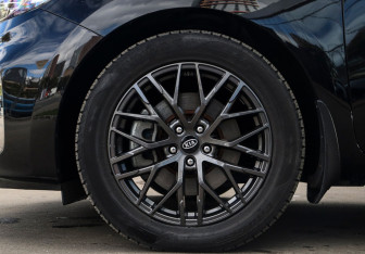 Подержанный автомобиль Kia Carnival 2020 года (19 фото)