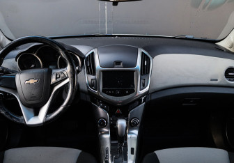 Подержанный автомобиль Chevrolet Cruze Sedan 2014 года (9 фото)