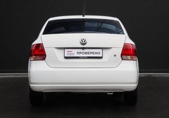 Подержанный автомобиль Volkswagen Polo Sedan 2015 года (5 фото)