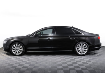 Подержанный автомобиль Audi A8 2016 года (8 фото)