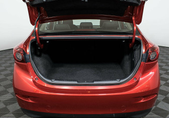 Подержанный автомобиль Mazda 3 Sedan 2015 года (14 фото)