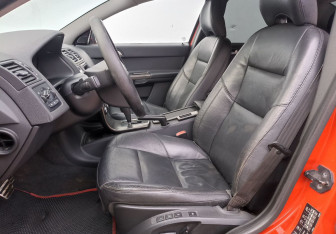 Подержанный автомобиль Volvo S40 2007 года (10 фото)