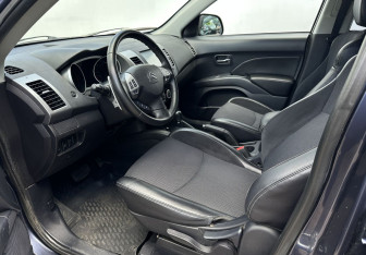 Подержанный автомобиль Citroen C-Crosser 2009 года (9 фото)