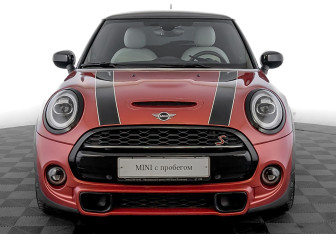 Подержанный автомобиль MINI Hatch 2020 года (2 фото)