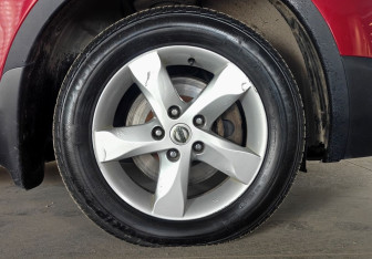 Подержанный автомобиль Nissan Qashqai 2012 года (18 фото)