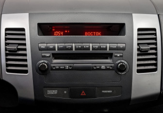 Подержанный автомобиль Mitsubishi Outlander 2011 года (17 фото)