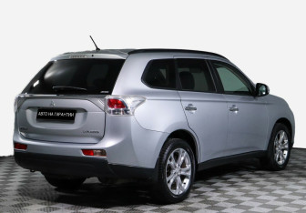 Подержанный автомобиль Mitsubishi Outlander 2013 года (5 фото)