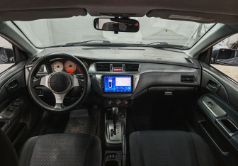 Подержанный автомобиль Mitsubishi Lancer Sedan 2006 года (11 фото)