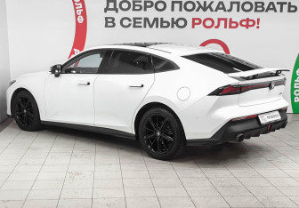 Подержанный автомобиль Changan UNI-V 2024 года (6 фото)