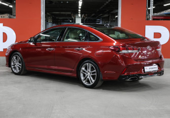 Подержанный автомобиль Hyundai Sonata 2017 года (7 фото)