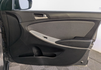 Подержанный автомобиль Hyundai Solaris Sedan 2011 года (20 фото)