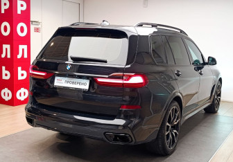 Подержанный автомобиль BMW X7 2021 года (4 фото)