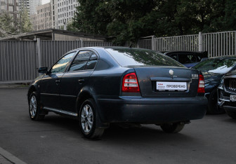 Подержанный автомобиль Skoda Octavia Liftback 2008 года (6 фото)