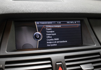 Подержанный автомобиль BMW X5 2011 года (19 фото)