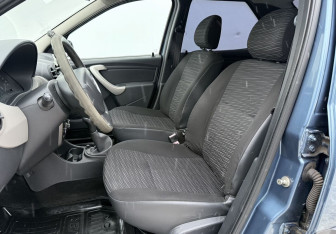 Подержанный автомобиль Renault Logan Sedan 2011 года (10 фото)