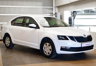 Подержанный автомобиль Skoda Octavia Liftback 2019 года (3 фото)