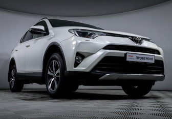 Подержанный автомобиль Toyota RAV4 2015 года (19 фото)
