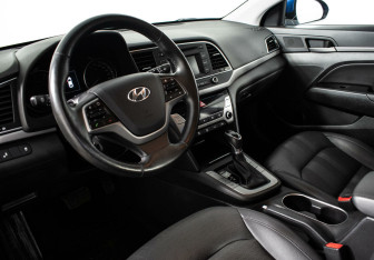 Подержанный автомобиль Hyundai Elantra Sedan 2016 года (7 фото)