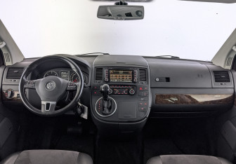 Подержанный автомобиль Volkswagen Multivan 2012 года (14 фото)