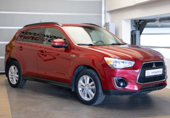 Подержанный автомобиль Mitsubishi ASX 2014 года (3 фото)