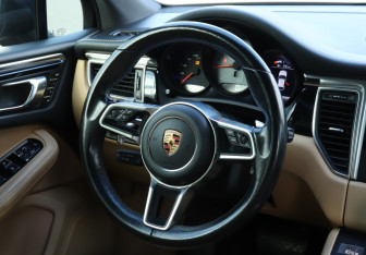 Подержанный автомобиль Porsche Macan 2016 года (15 фото)