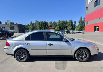 Подержанный автомобиль Ford Mondeo Liftback 2001 года (4 фото)