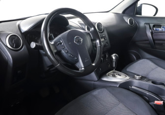 Подержанный автомобиль Nissan Qashqai 2008 года (14 фото)