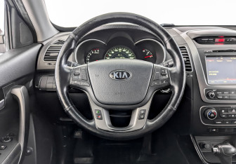 Подержанный автомобиль Kia Sorento 2015 года (22 фото)