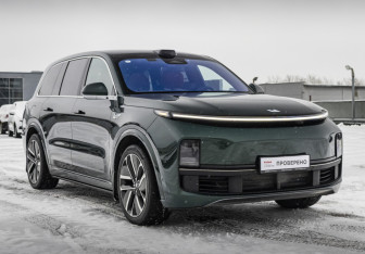 Подержанный автомобиль LiXiang L9 2023 года (4 фото)