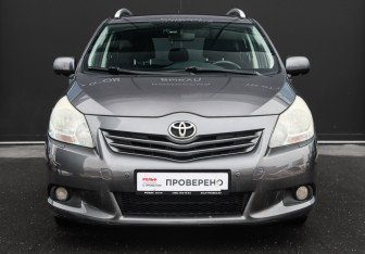 Подержанный автомобиль Toyota Verso 2012 года (2 фото)