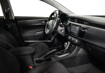 Подержанный автомобиль Toyota Corolla Sedan 2013 года (7 фото)