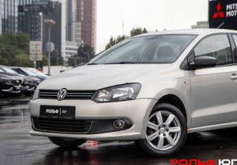 Подержанный автомобиль Volkswagen Polo Sedan 2010 года (14 фото)