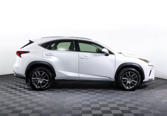 Подержанный автомобиль Lexus NX 2020 года (4 фото)